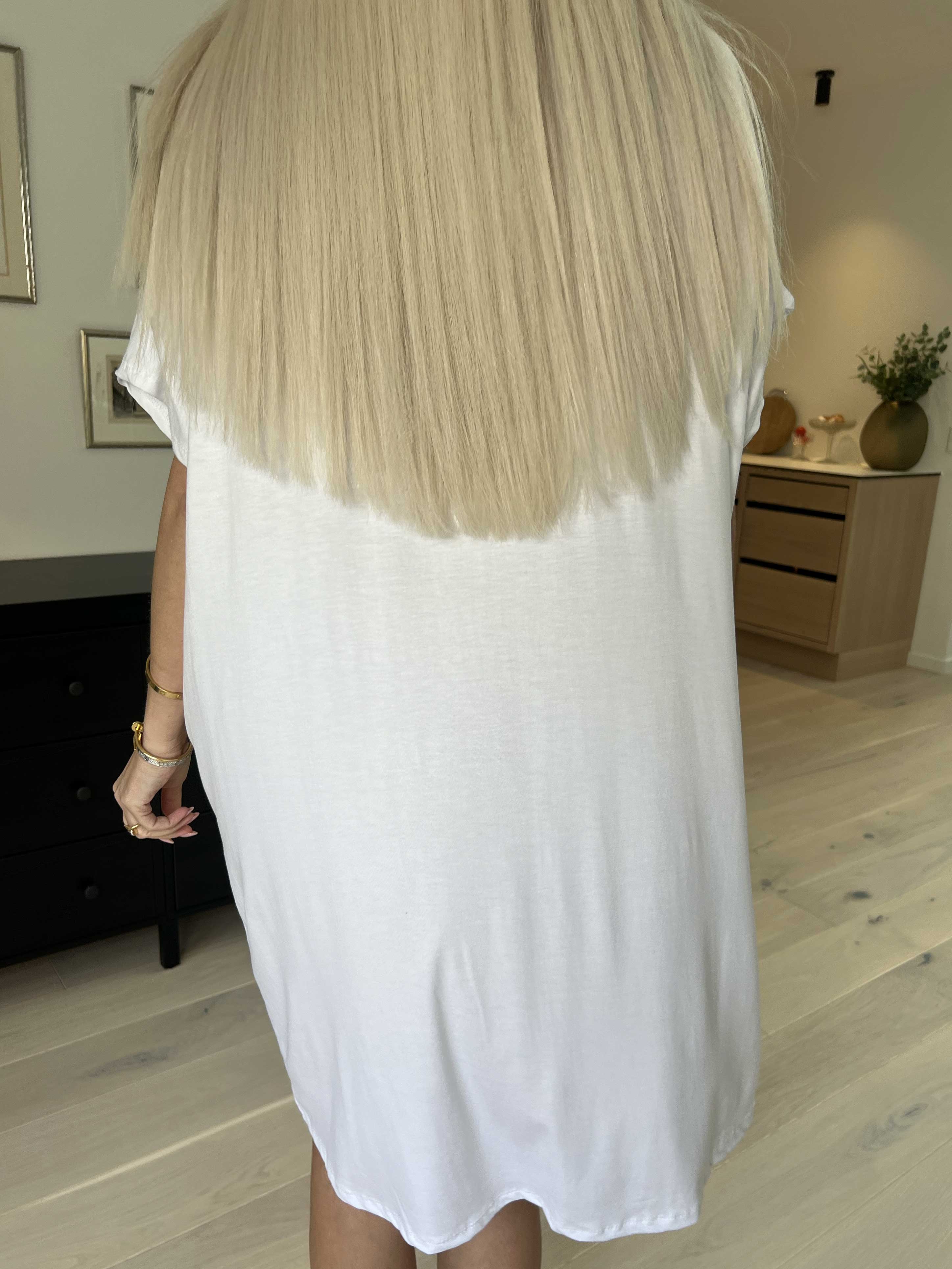 Edina - T-shirtklänning med tryck i viskosblandning